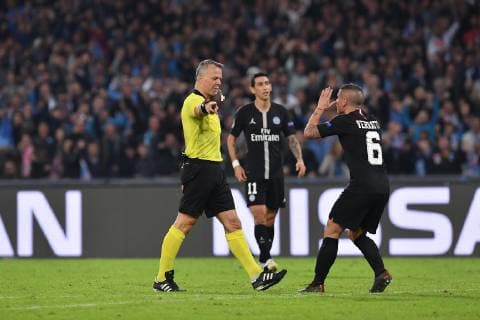 Fußball, CL, SSC Neapel - Paris St. Germain Photo Cafaro LaPresse November 6, 2018 Naples, Italy soccer SSC Napoli vs Paris Saint-Germain - UEFA Champions League 2018 19 season Group C matchday 4 - San Paolo stadium. In the pic: referee Kuipers.  Copyright: xCafaro LaPressex