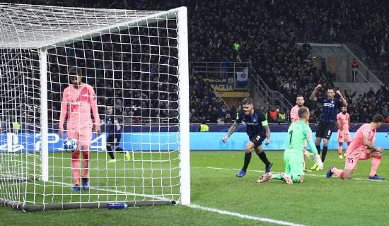 Sport Bilder des Tages Photo LaPresse - Spada November 06 , 2018 Milan ( Italy ) Soccer Inter vs Barcelona - Champions League - "San Siro Stadium " In the pic: icardi celebrate after scoring 1-1  Copyright: xSpada LaPressex