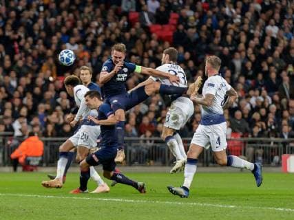 Football - 2017 2018 UEFA Champions League - Group B: Tottenham Hotspur vs. PSV Eindhoven Luuk de Jong (PSV Eindhoven) causes chaos in the Tottenham defence at Wembley Stadium. COLORSPORT DANIEL BEARHAM  csp_tot_psv_061118_