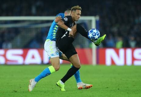 6th November 2018, Stadio San Paolo, Naples, Italy; UEFA Champions League football, Napoli versus Paris Saint-Germain; Nikola Maksimovic Napoli is helf off by Neymar of PSG  ActionPlus12076993 NaFoto