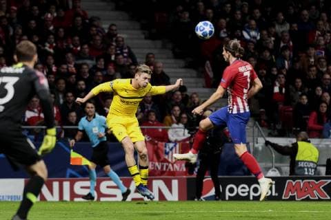 Atletico de Madrid s Filipe Luis and Borussia Dortmund s Lukasz Piszczek during UEFA Champions League match between Atletico de Madrid and Borussia Dortmund at Wanda Metropolitano Stadium in Madrid, Spain. November 06, 2018.  (201811060083)