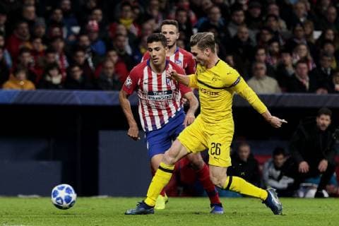 Atletico de Madrid s Rodrigo Hernandez and Borussia Dortmund s Lukasz Piszczek during UEFA Champions League match between Atletico de Madrid and Borussia Dortmund at Wanda Metropolitano Stadium in Madrid, Spain. November 06, 2018.  (201811060058)