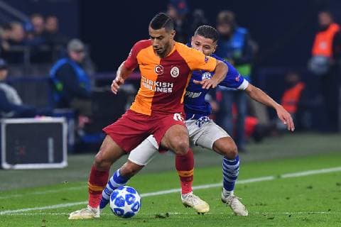 Football Champions League Group Phase 4 Matchday FC Schalke 04 Galatasaray Istanbul on 06 11 2018 in the Veltins Arena in Gelsenkirchen Younes Belhanda Istanbul front Amine Harit Schalke back DFL Regulations prohibit any use of photographs as image sequences and or quasi video xRx