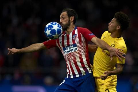November 6, 2018 - Madrid, Spain - Juanfran of Atletico Madrid and Jadon Sancho of Borussia Dortmund during the Group A match of the UEFA Champions League between AtleticoLucien Favre of Borussia Dortmund Madrid and Borussia Dortmund at Wanda Metropolitano Stadium, Madrid on November 07 of 2018. Club Atletico de Madrid v Borussia Dortmund - UEFA Champions League  - ZUMAn230 20181106_zaa_n230_533 Copyright: xJosexBretonx
