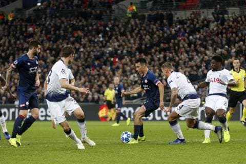 (L-R), Gaston Pereiro of PSV, Ben Davies of Tottenham Hotspur, Hirving Lozano of PSV, Toby Alderweireld of Tottenham Hotspur, Serge Aurier of Tottenham Hotspur during the UEFA Champions League group C match between Tottenham Hotspur FC and PSV Eindhoven at the Wembley stadium on November 06, 2018 in London, England UEFA Champions League 2018 2019 xVIxVIxImagesx xJeroenxPutmansxIVx 12697803