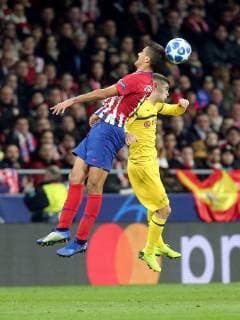 Rodri Atletico Madrid 14 Christian Pulisic Borussia Dortmund 22 Atletico Madrid vs. Borussia Dortmund Football Champions League Group Phase 06 11 2018 Atletico Madrid vs. Borussia Dortmund Football Champions League Group Phase 06 11 2018 Madrid Copyright: xEIBNER HarryxLangerx EP_HLR