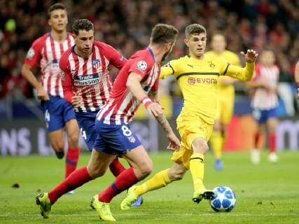 Santiago Arias Atletico Madrid 4 Saul Niguez Atletico Madrid 8 Christian Pulisic Borussia Dortmund 22 Atletico Madrid vs. Borussia Dortmund Football Champions League Group Phase 06 11 2018 Atletico Madrid vs. Borussia Dortmund Football Champions League Group Phase 06 11 2018 Madrid Copyright: xEIBNER HarryxLangerx EP_HLR