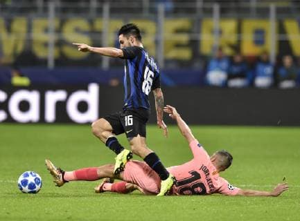 (181107) -- MILAN, Nov. 7, 2018 -- Inter s Matteo Politano (L) vies with Barcelona s Jordi Alba during the UEFA Champions League Group B match between FC Inter and FC Barcelona Barca in Milan, Italy, on Nov. 6, 2018. The match ended with 1-1 draw. ) (SP)ITALY-MILAN-SOCCER-UEFA CHAMPIONS LEAGUE AugustoxCasasoli 