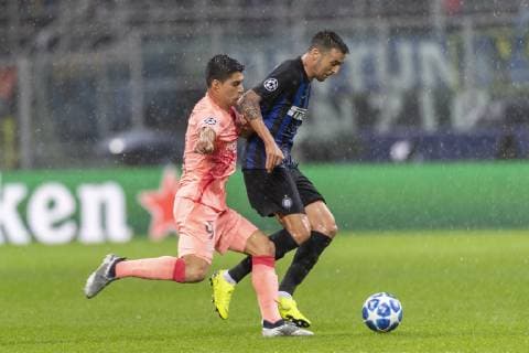 Matias Vecino Falero (Inter) Luis Alberto Suarez Diaz (Barcelona) during Uefa Champions League Group Stage B match between Inter 1-1 Barcelona at Giuseppe Meazza Stadium on SNovember 06, 2018 in Milano, Italy. Noxthirdxpartyxsales  (90567754)