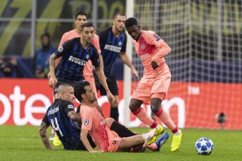 Ousmane Dembele (Barcelona)Sergio Busquets Burgos (Barcelona) Radja Nainggolan (Inter) Matias Vecino Falero (Inter) during Uefa Champions League Group Stage B match between Inter 1-1 Barcelona at Giuseppe Meazza Stadium on SNovember 06, 2018 in Milano, Italy. Noxthirdxpartyxsales  (90567860)