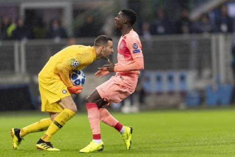Samir Handanovic (Inter) during Uefa Champions League Group Stage B match between Inter 1-1 Barcelona at Giuseppe Meazza Stadium on SNovember 06, 2018 in Milano, Italy. Noxthirdxpartyxsales  (90568039)