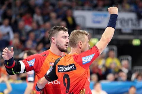 v li Jannik Kohlbacher RNL 80 Gudjon Valur Sigurdsson RNL 9 cheering on a goal cheering on a goal goal cheering goal success celebrate the goal goal celebration cheering on the goal optimistic game scene highlight action action handball champions league Rhine Neckar Lions Montpellier HB xozx