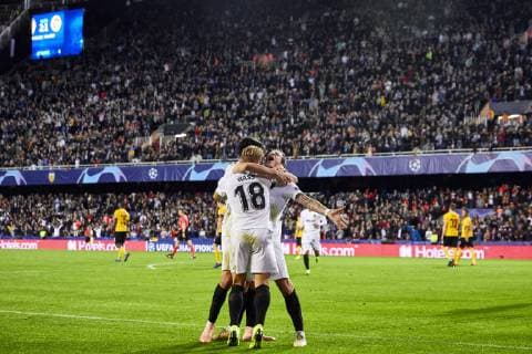 7th November 2018, Mestalla Stadium, Valencia, Spain; UEFA Champions League football, Valencia versus Young Boys; Santi Mina of Valencia CF celebrates with team mates after scoring the second goal for his team in minute 41  ActionPlus12077052 IvanxArlandis