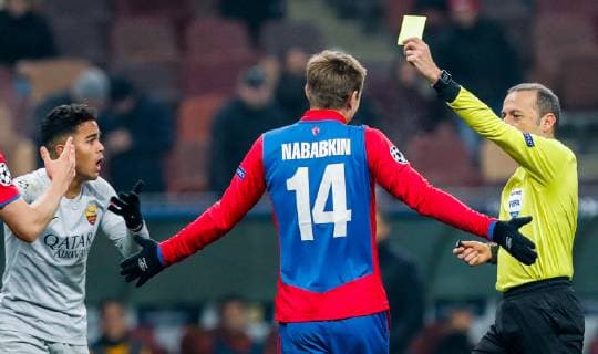 MOSCOW, RUSSIA â€“ NOVEMBER 7, 2018: AS Romaâ€™s Justin Kluivert, CSKA Moscowâ€™s Kirill Nababkin, and referee Cuneyt Cakir (L-R) in their 2018 19 UEFA Champions League Group G Round 4 football match at Luzhniki Stadium. Mikhail Japaridze TASS  TS0969C6
