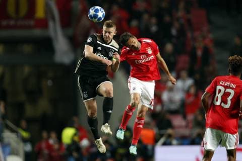 (l-r) Matthijs de Ligt of Ajax, Jonas of SL Benfica during the UEFA Champions League group E match between SL Benfica and Ajax Amsterdam at Estadio La Luz on November 97, 2018 in Lisbon, Portugal UEFA Champions League 2018 2019 xVIxVIxImagesx xMauricexvanxSteenxIVx 12703896