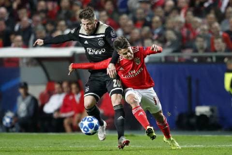 LISSABON, Estadio da Luz, 07-11-2018, football, season 2018 2019, Football Champions League . Ajax midfielder Lasse Schone (L) and Benfica player Franco Cervi (R) during the game Benfica - Ajax . Benfica - Ajax  x2604173x