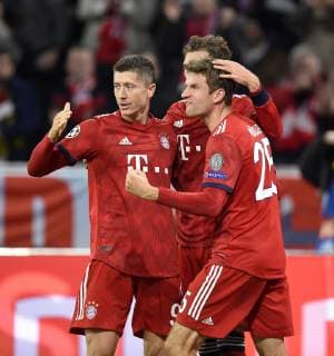 07 11 2018 Football UEFA Champions League 2018 2019 Group Phase 4 Matchday FC Bayern Munich AEK Athens at Allianz Arena Munich Torjubel v l Robert Lewandowski FC Bayern München Leon Goretzka FC Bayern München und Thomas Müller FC Bayern München DFL and DFB regulations prohibit any use of photographs as image sequences and or quasi video