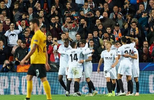 November 7, 2018 - Valencia, Valencia, Spain - Valencia CF players celebrates a goal during the UEFA Champions League group H match between Valencia FC and Young Boys at Mestalla Stadium on November 7, 2018 in Valencia, Spain Valencia v Young Boys - Uefa Champions League  - ZUMAn230 20181107_zaa_n230_469 Copyright: xMariaxJosexSegoviax