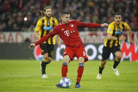 Robert Lewandowski Bayern scores a penalty kick to score 1-0 for Munich FC Bayern Munich AEK Athens Munich GER 07 11 2018 Soccer Champions League 2018 2019