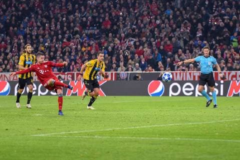Robert Lewandowski FC Bayern Muenchen achieves the 1 0 Germany Muenchen 07 11 2018 Sport Football UEFA Champions League Matchday 4 FC Bayern Muenchen vs AEK Athens Allianz Arena with a penalty kick