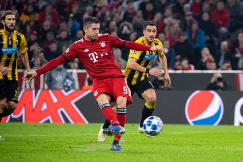 07 11 2018 xkvx Football UEFA Champions League FC Bayern Muenchen AEK Athens emspor v l Goal scored goal to 1 0 by Robert Lewandowski FCB FC Bayern Muenchen penalty DFL DFB REGULATIONS PROHIBIT ANY USE OF PHOTOGRAPHS as IMAGE SEQUENCES and or QUASI VIDEO Muenchen