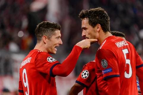 Munich Germany 07 11 2018 UEFA Champions League 2018 19 Season Back Round Group Phase Group E 4 Matchday FC Bayern Munich AEK Athens FC Robert Lewandowski FCB gesticulated gesticulation with Mats Hummels FCB DeFodi527