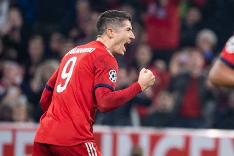07 11 2018 xkvx Football UEFA Champions League FC Bayern Munich AEK Athens emspor v l Goal celebration Goal celebration celebrate the goal to 1 0 by Robert Lewandowski FCB FC Bayern Munich Penalty DFL DFB REGULATIONS PROHIBIT ANY USE OF PHOTOGRAPHS as IMAGE SEQUENCES and or QUASI VIDEO Munich