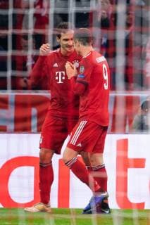 07 11 2018 xkvx Football UEFA Champions League FC Bayern Munich AEK Athens emspor v l Goal celebration Goal celebration celebrate the goal to 1 0 by Robert Lewandowski FCB FC Bayern Munich Penalty DFL DFB REGULATIONS PROHIBIT ANY USE OF PHOTOGRAPHS as IMAGE SEQUENCES and or QUASI VIDEO Munich
