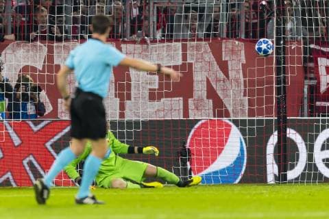 GER UEFA CL FC Bayern Muenchen GER vs AEK Athens GRC 07 11 2018 Allianz Arena Muenchen GER UEFA CL FC Bayern Muenchen GER vs AEK Athens GRC Group E UEFA regulations prohibit any use of photographs as image sequences and or quasi video in picture Goal to 1 0 by Robert Lewandowski FCB 9 with Vassilis Barkas AEK Athens 1 nordphotox xStraubmeier nph00004