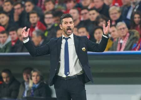 FC Bayern Soccer, Munich, November 07, 2018 AEK s Greek coach Marinos Ouzounidis Gesticulate, give instructions, action, single image, gesture, hand movement, pointing, interpret, mimik, half-size, portrait, FC BAYERN MUNICH - AEK ATHENS FC UEFA Football Champions League , Munich, November 07, 2018, Season 2018 2019, group stage, group E, FCB, Photographer: Peter Schatz MAGICS