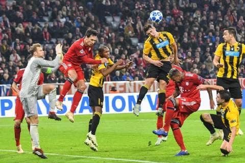 Headball by Ezequiel Ponce 22 AEK Athens FC Bayern Muenchen vs. AEK Athens Soccer Preliminary Round Champions League 07 11 2018 Muenchen Bayern Germany Copyright: xkolbert-press BurghardxSchreyerx