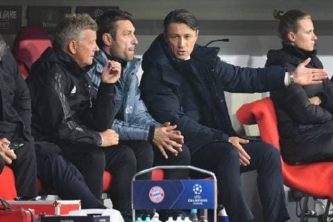 v re Niko KOVAC Trainer Bayern Muenchen Robert KOVAC Co Trainer FC Bayern Muenchen Peter HERMANN Co Trainer FCB Gestik FC Bayern Muenchen M AEK Athens FC Athens Football Champions League Group E am 07 11 2018 A L L I A N Z A R E N A DFL REGULATIONS PROHIBIT ANY USE OF PHOTOGRAPHS AS IMAGE SEQUENCES AND OR QUASI VIDEO