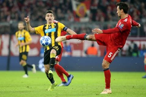 Petros Mantalos AEK Athens FC 20 Mats Hummels FC Bayern Muenchen 5 FC Bayern Muenchen vs. AEK Athens F C Football Champions League Group Phase 07 11 2018 FC Bayern Muenchen vs. AEK Athens F C Football Champions League Group Phase 07 11 2018 Munich Copyright: xLanger Eibner-Pressefotox EP_HLR