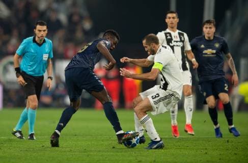 Juventus v Manchester United ManU UEFA Champions League Paul Pogba of Manchester United (left) and Giorgio Chiellini of Juventus challenge for the ball during the UEFA Champions League match at Juventus Stadium, Turin Content Not Available For UK Newspapers Copyright: xRussellxHartx FIL-12512-0019