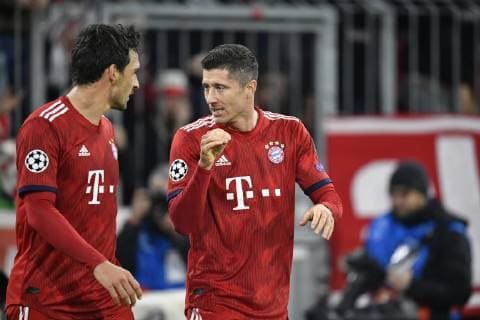 TOR to 1 0 Robert Lewandowski FC Bayern München penalty kick goal cheering Discussion with Mats Hummels FC Bayern München Champions League CL group phase FC Bayern München FCB vs AEK Athens 07 11 2018 DFL REGULATIONS PROHIBIT ANY USE OF PHOTOGRAPHS AS IMAGE SEQUENCES AND OR QUASI VIDEO FC Bayern München FCB vs AEK Athens