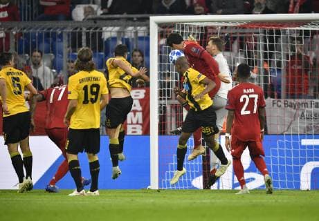 Strafraumszene Torraumszene Goalkeeper Manuel Neuer FC Bayern Munich Mats Hummels FC Bayern Munich Headball Duel Duel Duel Action Alef AEK Athens Champions League CL Group Phase FC Bayern Munich FCB vs AEK Athens 07 11 2018 DFL REGULATIONS PROHIBIT ANY USE OF PHOTOGRAPHS AS IMAGE SEQUENCES AND OR QUASI VIDEO FC Bayern Munich FCB vs AEK Athens