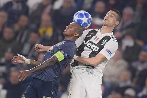 Photo LaPresse - Fabio Ferrari November 07, 2018 Turin, Italy soccer Juventus Fc vs Manchester United ManU - Uefa Champions League 2018 2019 - Allianz Stadium - Group H. In the pic:Cristiano Ronaldo (Juventus F.C.); Ashley Young(Manchester United)  Copyright: xFabioxFerrari LaPressex