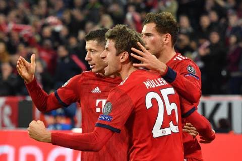 Goal celebration by Robert LEWANDOWSKI Bayern Muenchen Thomas MUELLER MÜLLER Bayern Muenchen Leon GORETZKA Bayern Muenchen Aktion Jubel Freude Enthusiasm FC Bayern Muenchen M AEK Athens FC Athens Football Champions League Group E on 07 11 2018 A L L I A N Z A R E N A DFL REGULATIONS PROHIBIT ANY USE OF PHOTOGRAPHS AS IMAGE SEQUENCES AND OR QUASI VIDEO