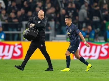 Juventus v Manchester United ManU UEFA Champions League Alexis Sanchez of Manchester United sustains an injury during the UEFA Champions League match at Juventus Stadium, Turin Content Not Available For UK Newspapers Copyright: xRussellxHartx FIL-12512-0024