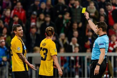 Munich Germany 07 11 2018 UEFA Champions League 2018 19 Season Back Round Group Phase Group E 4 Matchday FC Bayern Munich AEK Athens FC Uros Cosic AEK receives yellow card from referee Matej Jug DeFodi527