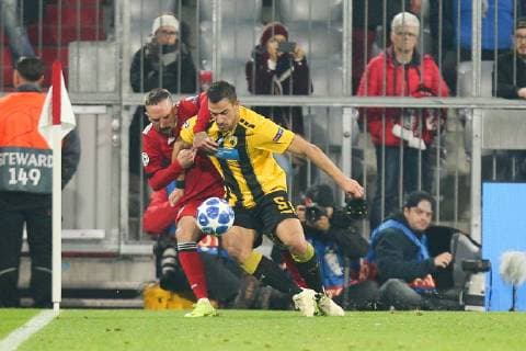 l r in duel action with Franck Ribery 7 FC Bayern Muenchen and Vasilios Lampropoulos 5 AEK Athens FC Bayern Muenchen vs. AEK Athens Soccer preliminary round Champions League 07 11 2018 Munich Bayern Germany Copyright: xkolbert-press ChristianxKolbertx