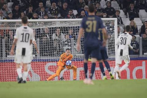 Photo LaPresse - Fabio Ferrari November 07, 2018 Turin, Italy soccer Juventus Fc vs Manchester United ManU - Uefa Champions League 2018 2019 - Allianz Stadium - Group H. In the pic:Wojciech Szczesny(Juventus F.C.);  Copyright: xFabioxFerrari LaPressex