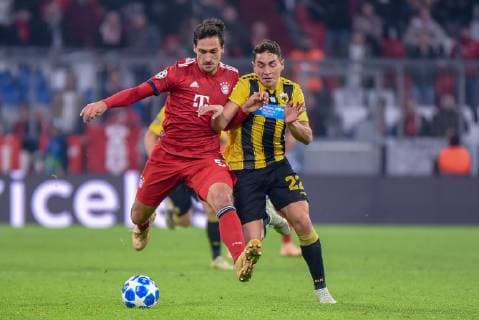 Mats Hummels FC Bayern Munich and Ezequiel Ponce AEK Athens Germany Munich 07 11 2018 Sport Football UEFA Champions League Matchday 4 FC Bayern Munich vs. AEK Athens Allianz Arena