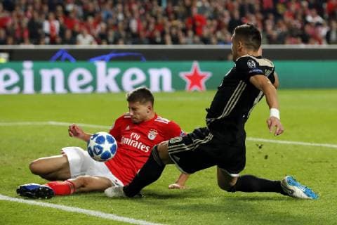 (l-r) Ruben Dias of SL Benfica, Dusan Tadic of Ajax during the UEFA Champions League group E match between SL Benfica and Ajax Amsterdam at Estadio La Luz on November 97, 2018 in Lisbon, Portugal UEFA Champions League 2018 2019 xVIxVIxImagesx xMauricexvanxSteenxIVx 12704733