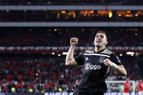 LISSABON, Estadio da Luz, 07-11-2018, football, season 2018 2019, Football Champions League . Ajax forwarder Dusan Tadic celebrating his 1-1 during the game Benfica - Ajax . Benfica - Ajax  x2604481x