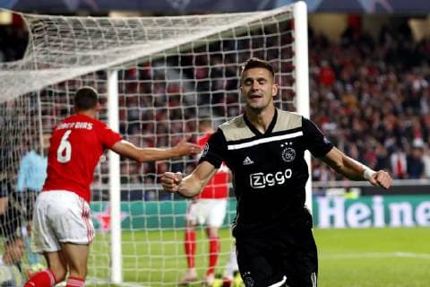 (l-r) Ruben Dias of SL Benfica, Dusan Tadic of Ajax during the UEFA Champions League group E match between SL Benfica and Ajax Amsterdam at Estadio La Luz on November 97, 2018 in Lisbon, Portugal UEFA Champions League 2018 2019 xVIxVIxImagesx xMauricexvanxSteenxIVx 12704745