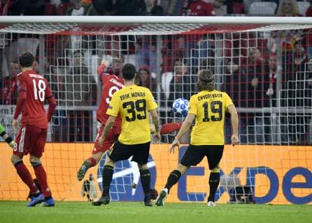 Goal to 2 0 Robert Lewandowski FC Bayern Munich Scoring Action Torchance Champions League CL Group Phase FC Bayern Munich FCB vs AEK Athens 07 11 2018 DFL REGULATIONS PROHIBIT ANY USE OF PHOTOGRAPHS AS IMAGE SEQUENCES AND OR QUASI VIDEO FC Bayern Munich FCB vs AEK Athens