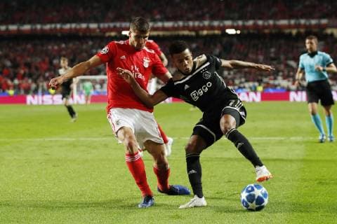 (l-r) Ruben Dias of SL Benfica, David Neres of Ajax during the UEFA Champions League group E match between SL Benfica and Ajax Amsterdam at Estadio La Luz on November 97, 2018 in Lisbon, Portugal UEFA Champions League 2018 2019 xVIxVIxImagesx xMauricexvanxSteenxIVx 12704820