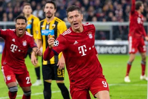 07 11 2018 xkvx Football UEFA Champions League FC Bayern Munich AEK Athens emspor v l Goal celebration Goal celebration celebrate the goal to 2 0 by Robert Lewandowski FCB FC Bayern Munich DFL DFB REGULATIONS PROHIBIT ANY USE OF PHOTOGRAPHS as IMAGE SEQUENCES and or QUASI VIDEO Munich