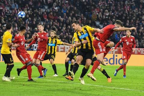 Robert Lewandowski FC Bayern Muenchen 9 achieves the 2 0 FC Bayern Muenchen vs. AEK Athens Soccer Preliminary Round Champions League 07 11 2018 Muenchen Bayern Deutschland Copyright: xkolbert-press BurghardxSchreyerx